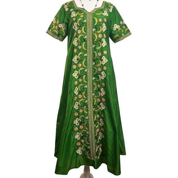 Dresses & Skirts - Vintage Embroidered Kaftan Midi Dress Green Good